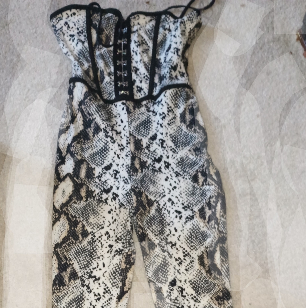 Size sm/m snake skin pattern jumpsuit